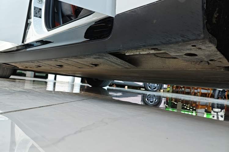 Used XPeng P7 2020 Rear-Drive Long-Range Smart Drive Version Right Side Sill
