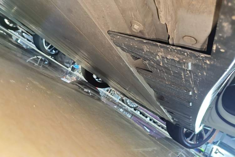 Used XPeng P7 2020 586N Right Side Sill