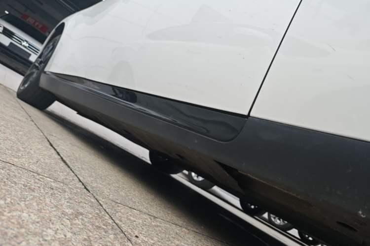 Used XPeng P7 2020 670E Right Side Sill