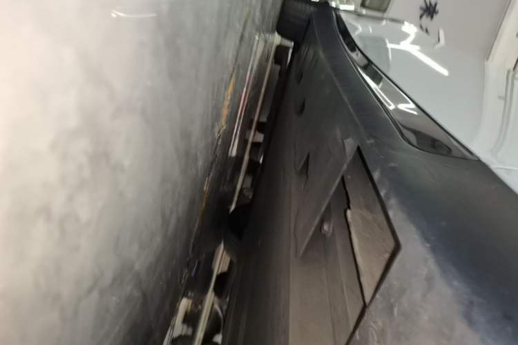 Used XPeng P7 2020 586N Right Side Sill