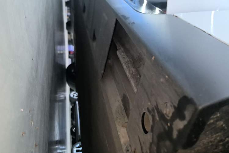 Used XPeng P7 2020 670E Right Side Sill