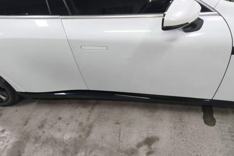 Used XPeng P7 2020 670E Right Side Sill