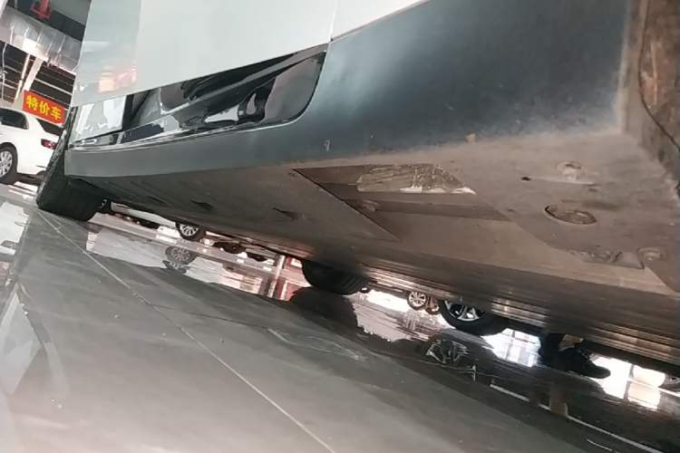Used XPeng P7 2020 586E Right Side Sill
