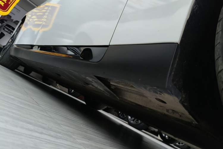 Used XPeng P7 2020 670N Right Side Sill