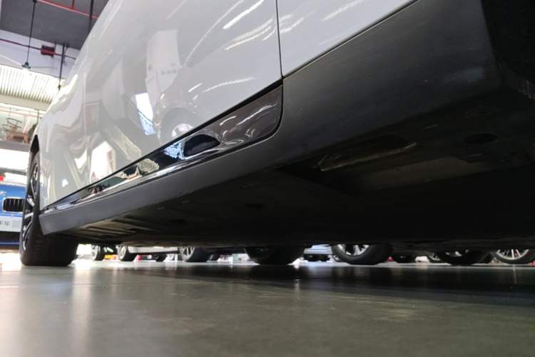 Used XPeng P7 2020 670N Right Side Sill