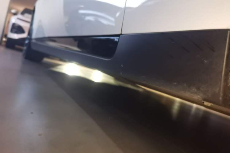 Used XPeng P7 2020 670N Right Side Sill