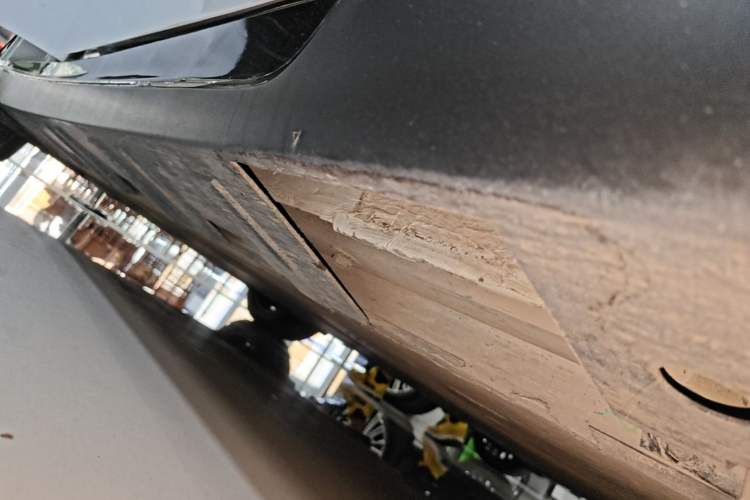 Used XPeng P7 2020 670E Right Side Sill