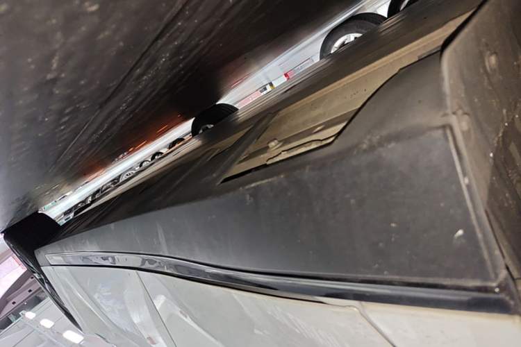 Used XPeng P7 2020 586N Right Side Sill