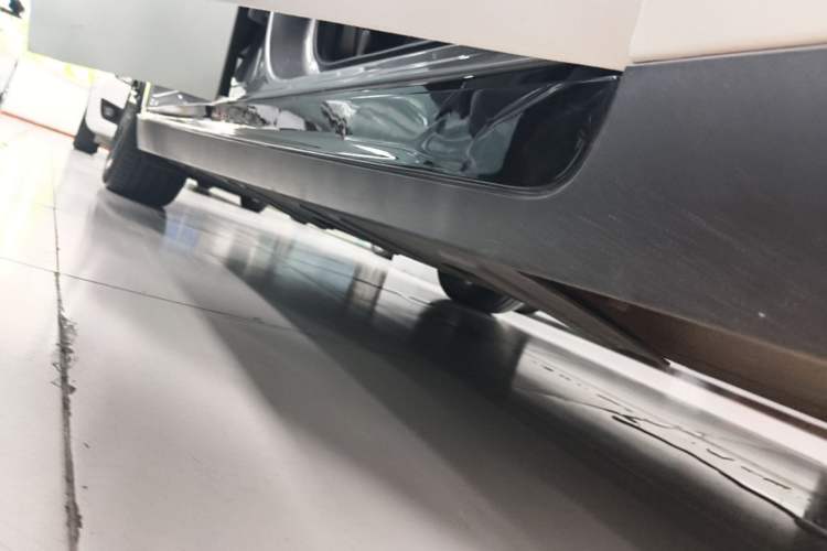 Used XPeng P7 2020 670N Right Side Sill