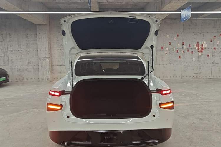 Used XPeng P7 2020 706G Trunk