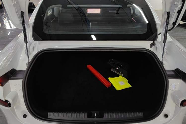 Used XPeng P7 2020 586N Trunk