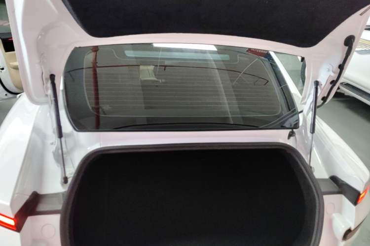 Used XPeng P7 2020 Rear-Drive Long-Range Smart Drive Version Trunk