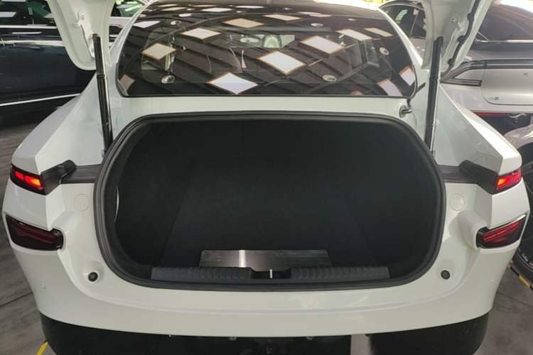 Used XPeng P7 2020 670E Trunk