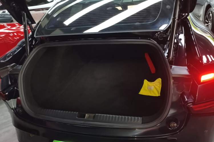 Used XPeng P7 2021 480G Trunk