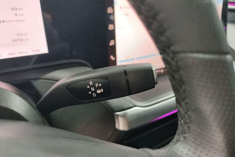 Used XPeng P7 2021 670E Pengyi Edition Gear Lever