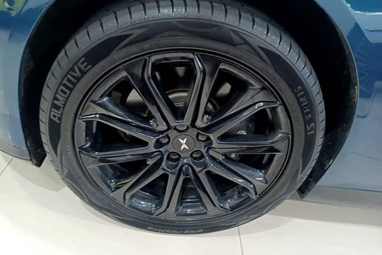 Used XPeng P7 2021 670E Pengyi Edition Left Front Wheel Hub