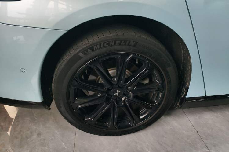 Used XPeng P7 2021 670E Pengyi Edition Right Rear Wheel Hub