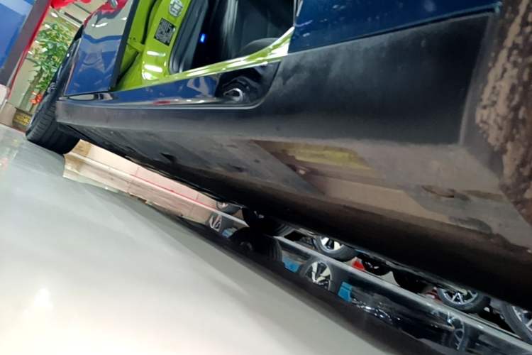 Used XPeng P7 2021 670E Pengyi Edition Right Side Sill
