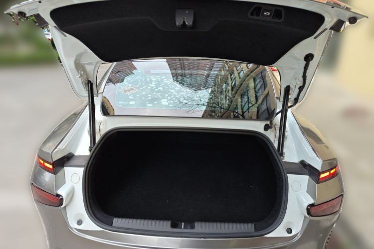 Used XPeng P7 2021 480N Trunk