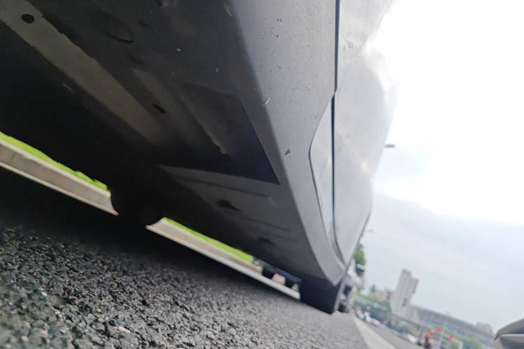 Used XPeng P7 2021 670G Chassis Front Left