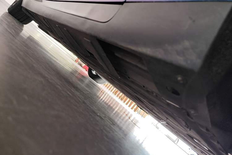 Used XPeng P7 2021 480N Chassis Front Right