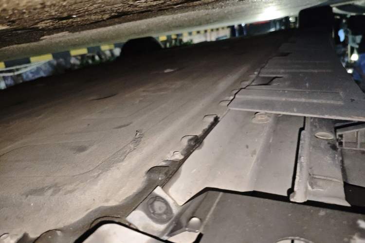 Used XPeng P7 2021 480N Chassis Front Right
