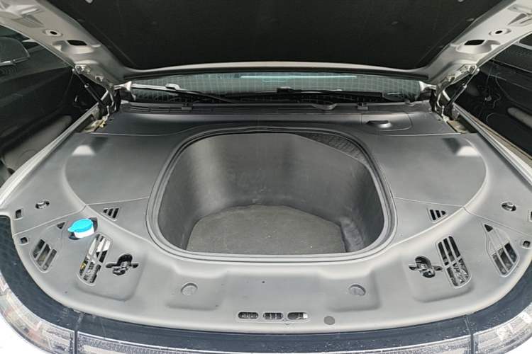 Used XPeng P7 2021 670G Engine Bay