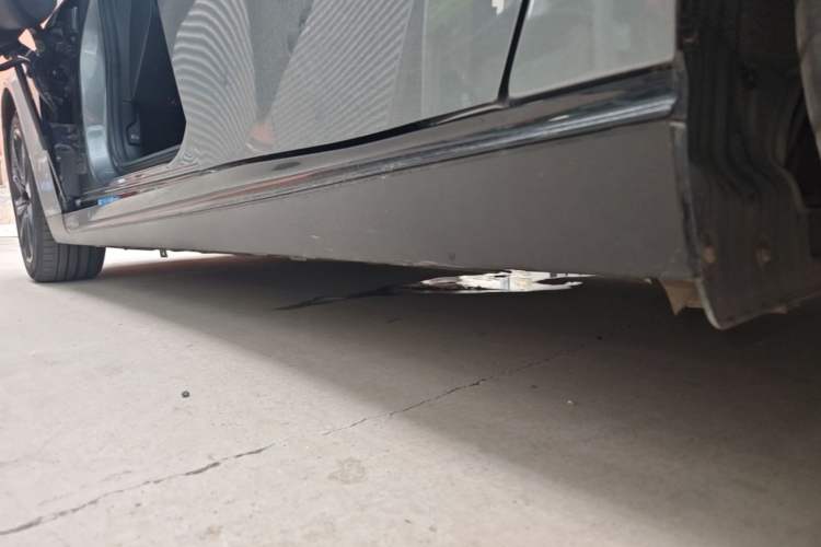 Used XPeng P7 2021 670E Pengyi Edition Left Side Sill