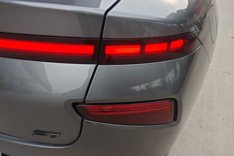 Used XPeng P7 2021 670E Pengyi Edition Right Rear Taillight