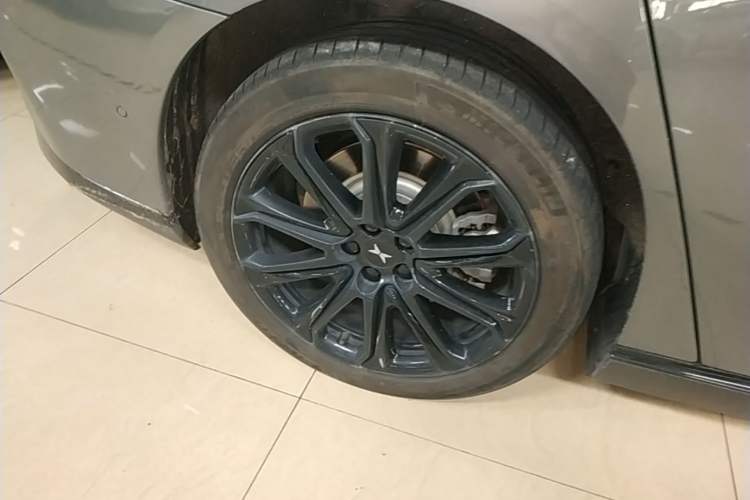 Used XPeng P7 2021 670E Pengyi Edition Right Rear Wheel Hub