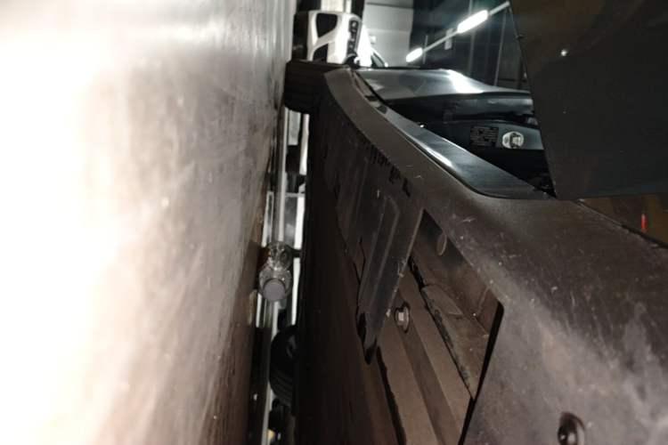 Used XPeng P7 2021 480G Right Side Sill