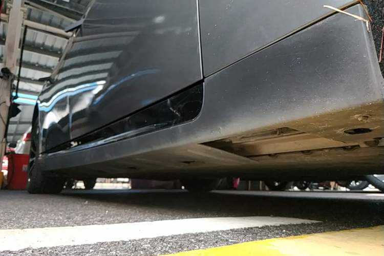 Used XPeng P7 2021 480N Right Side Sill