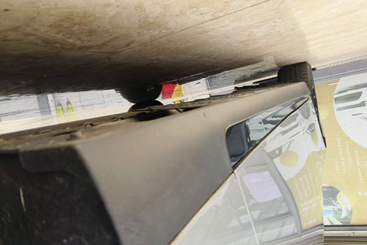 Used XPeng P7 2021 480N Right Side Sill