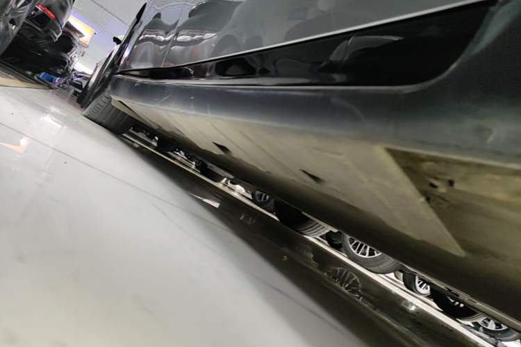 Used XPeng P7 2021 670G Right Side Sill
