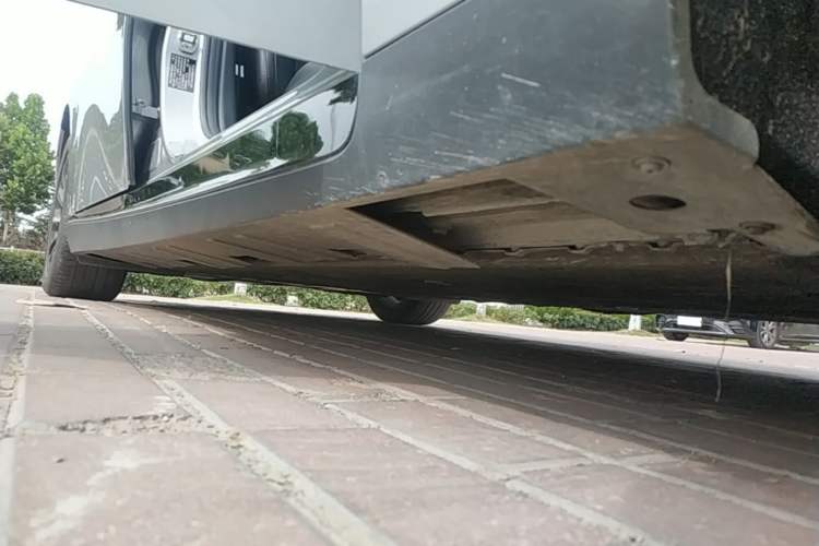 Used XPeng P7 2021 480E Right Side Sill