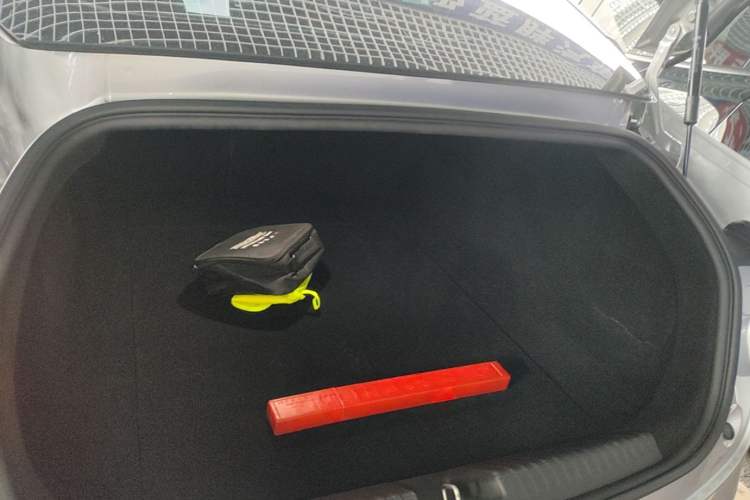 Used XPeng P7 2021 670G Trunk