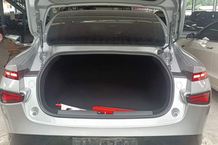 Used XPeng P7 2021 670G Trunk
