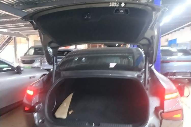 Used XPeng P7 2021 670E Pengyi Edition Trunk