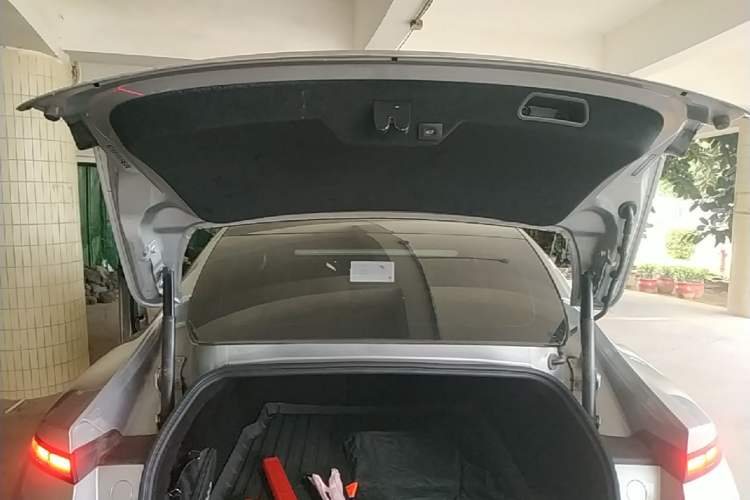 Used XPeng P7 2021 480N Trunk