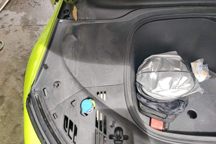 Used XPeng P7 2021 562E Pengyi Performance Edition Engine Bay Right