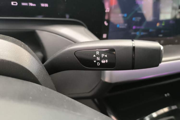 Used XPeng P7 2021 670E Pengyi Edition Gear Lever