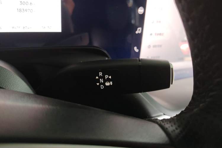 Used XPeng P7 2021 670E Pengyi Edition Gear Lever