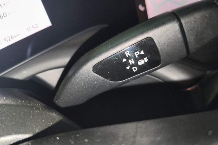 Used XPeng P7 2021 670E Pengyi Edition Gear Lever