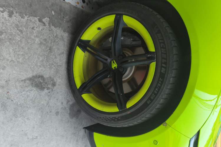 Used XPeng P7 2021 670E Pengyi Edition Right Front Wheel Hub