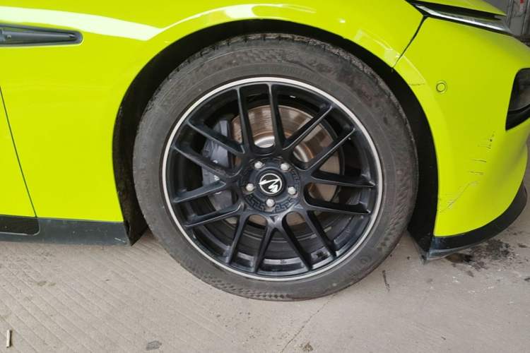 Used XPeng P7 2021 670E Pengyi Edition Right Front Wheel Hub