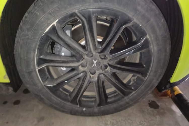 Used XPeng P7 2021 670E Pengyi Edition Right Front Wheel Hub