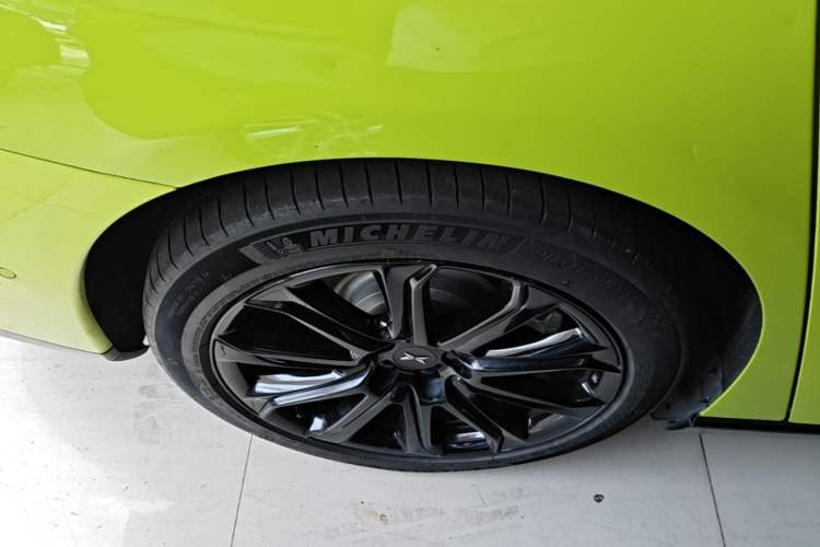Used XPeng P7 2021 670E Pengyi Edition Right Rear Wheel Hub