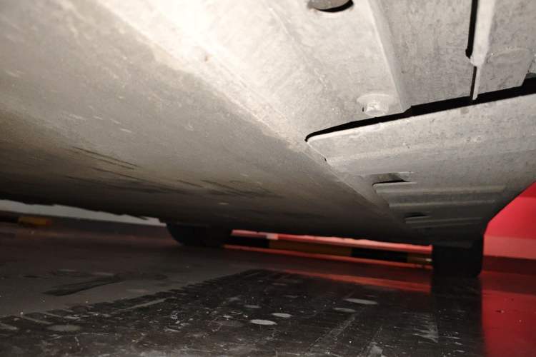 Used XPeng P7 2021 670G Chassis Front Left