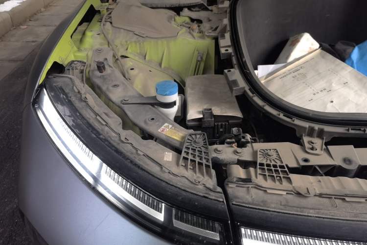 Used XPeng P7 2021 670E Pengyi Edition Engine Bay Right