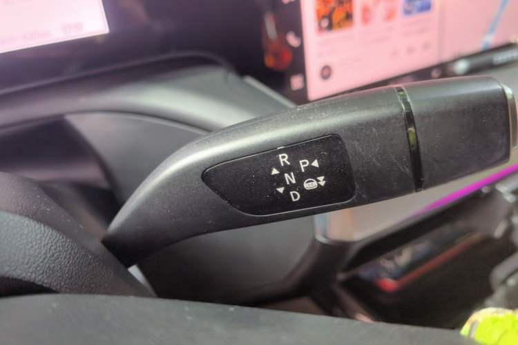 Used XPeng P7 2021 670E Pengyi Edition Gear Lever